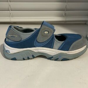 Sketchers sandal sneakers.